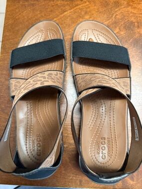 CROCS Women's Tan Leopard-Accent Sandals with Black Straps